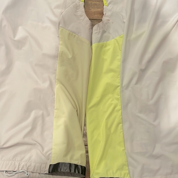 2 brooks running vests - Picture 4 of 4